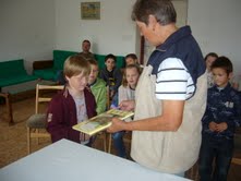 OBRÁZEK : pasovani_ctenaru_slib_kniha_2011.jpg OBRÁZEK : pasovani_ctenaru_slib_kniha_2011.jpg