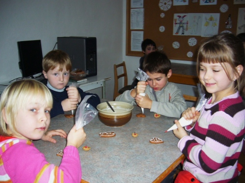OBRÁZEK : zs_vanoce_deti_pernicky_vl_2010.jpg OBRÁZEK : zs_vanoce_deti_pernicky_vl_2010.jpg
